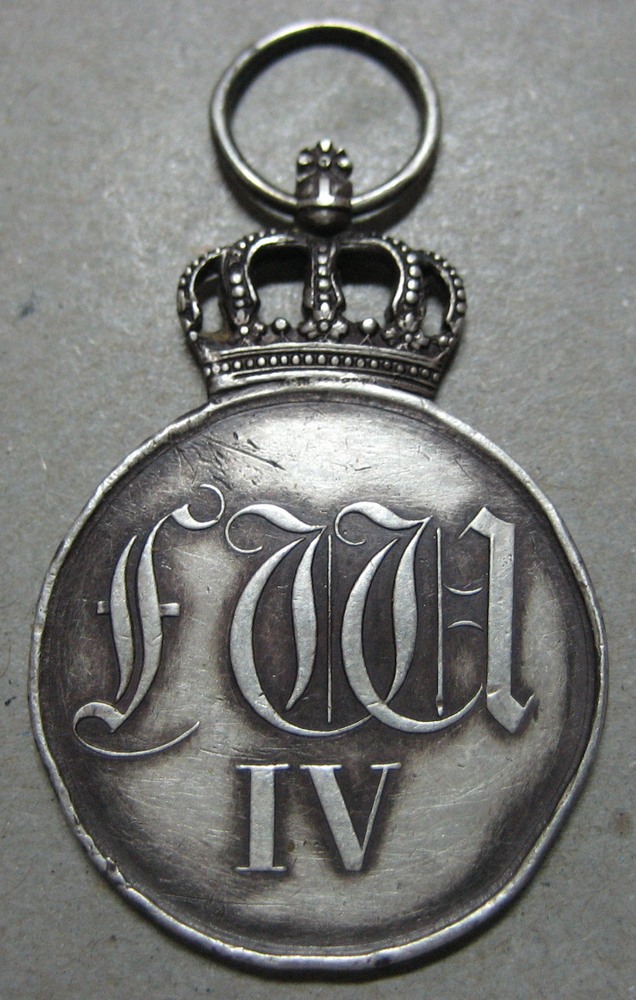 Am 18.05.1842 von Friedrich Wilhelm IV. als Armeemedaille gestiftet, später zur Rote Adler Medaille gewandelt